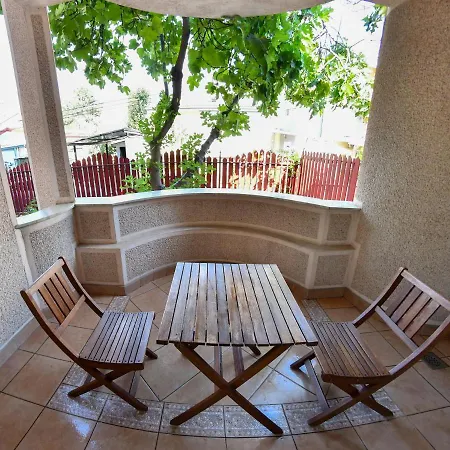 Spacious With Own Garden And Balcony