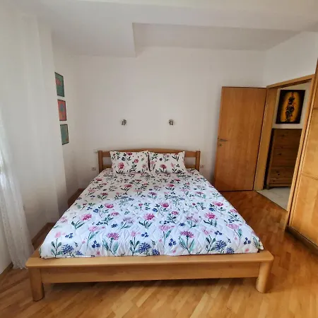 Apartament Spacious With Own Garden And Balcony *