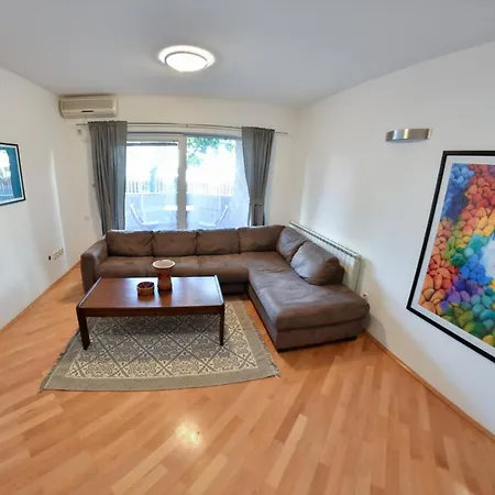 Spacious With Own Garden And Balcony Apartament
