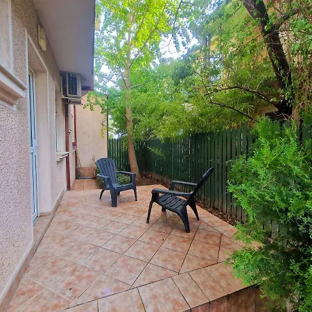 Spacious With Own Garden And Balcony Апартаменты Скопье