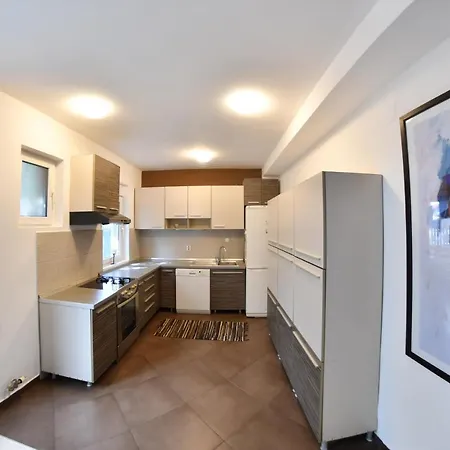 Spacious With Own Garden And Balcony Apartament *