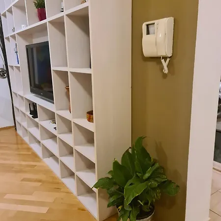 Spacious With Own Garden And Balcony Skopje