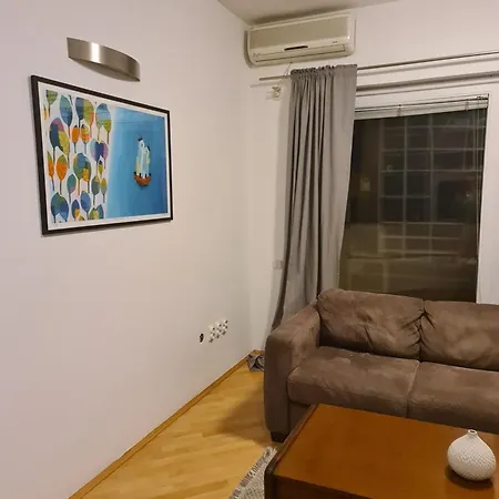 Spacious With Own Garden And Balcony Apartament