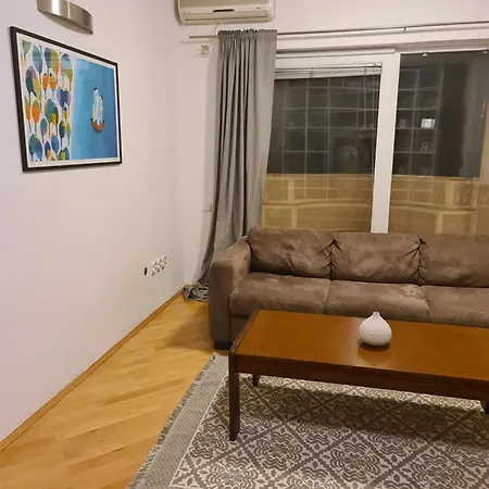 Spacious With Own Garden And Balcony