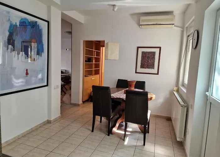 Spacious With Own Garden And Balcony Appartement Skopje