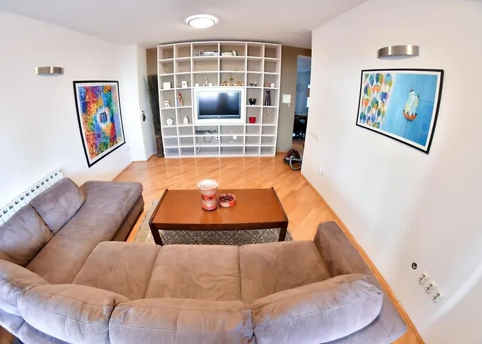 Spacious With Own Garden And Balcony