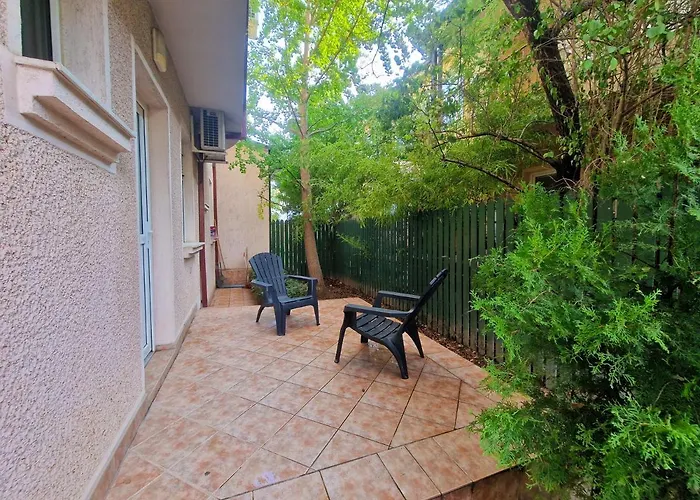 Spacious With Own Garden And Balcony דירה סקופיה