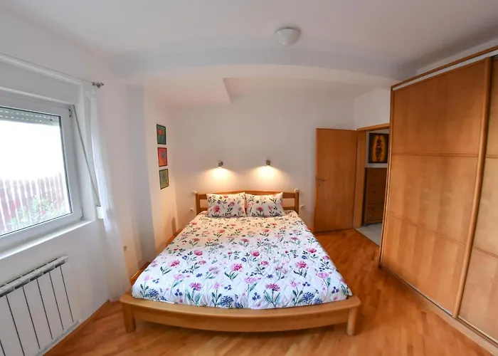 דירה Spacious With Own Garden And Balcony *