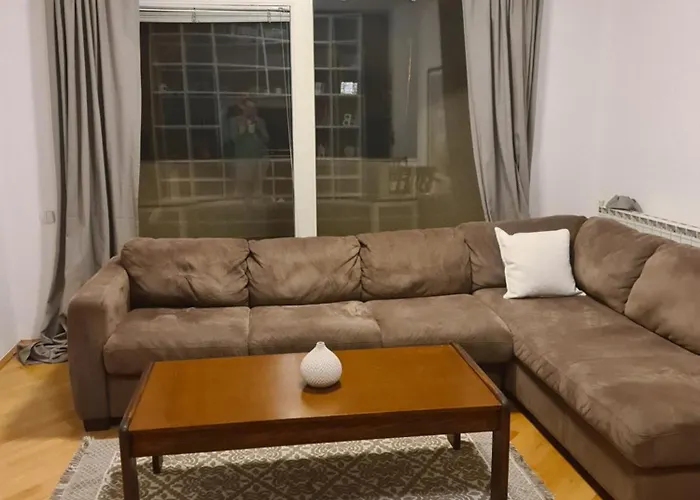 Spacious With Own Garden And Balcony סקופיה