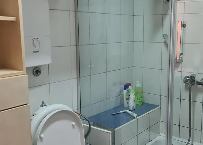 דירה Spacious With Own Garden And Balcony סקופיה